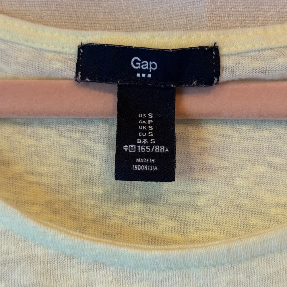 GAP Women's Light yellow Short Sleeve Tee - Picture 3 of 4